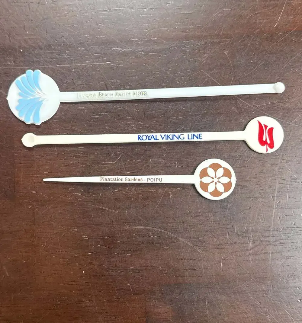 Vintage Mixed Lot Of 14 Plastic Stirrers,Swizzle Sticks, Hawaii Theme